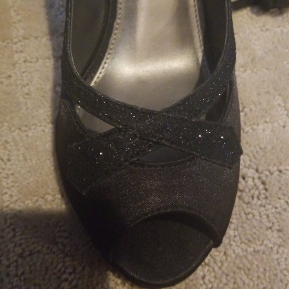 Heals - Picture 2 of 3